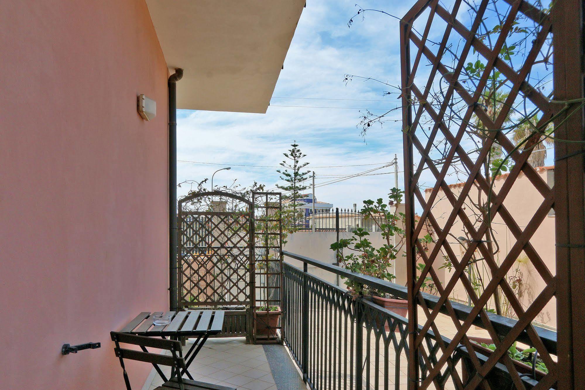 Kosmos Bed & Breakfast Syracuse Luaran gambar